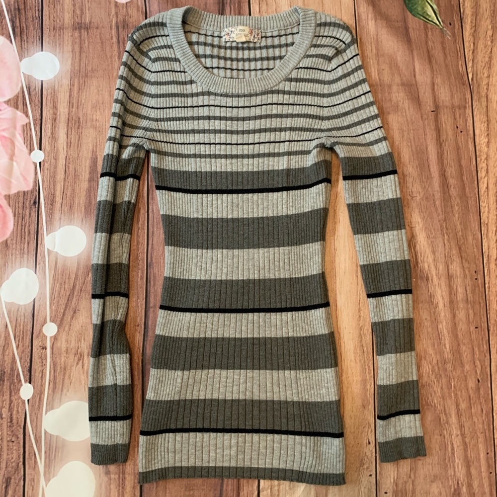 3/$22🌞 Pink Republic Bodycon Striped Sweater